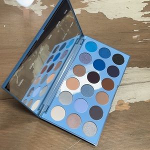 Morphy blue ya away pallet. New.